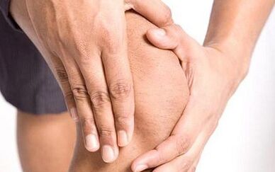 Bagaimana arthrosis sendi lutut memanifestasikan dirinya